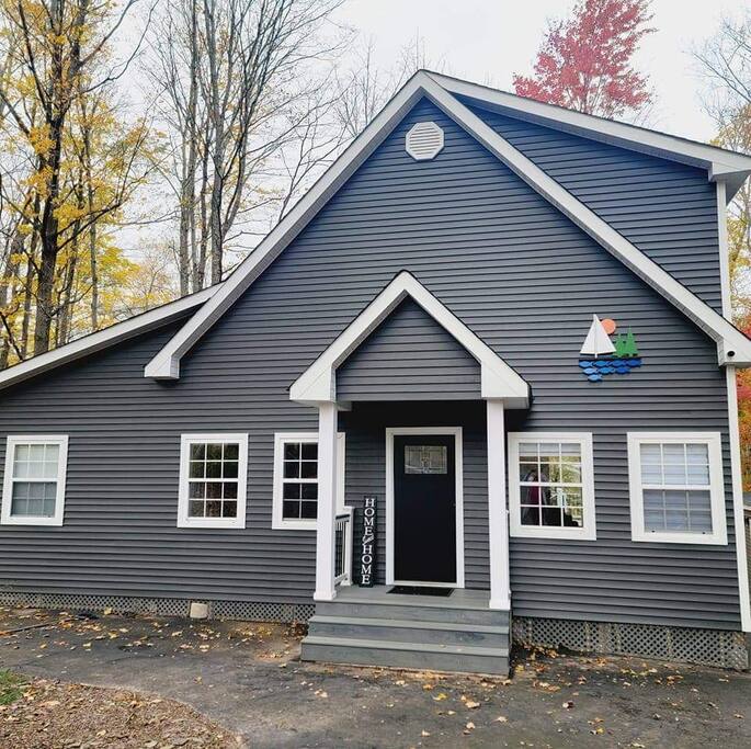 Cabin at WLE by Wallenpaupack w/Game Room& Hot Tub