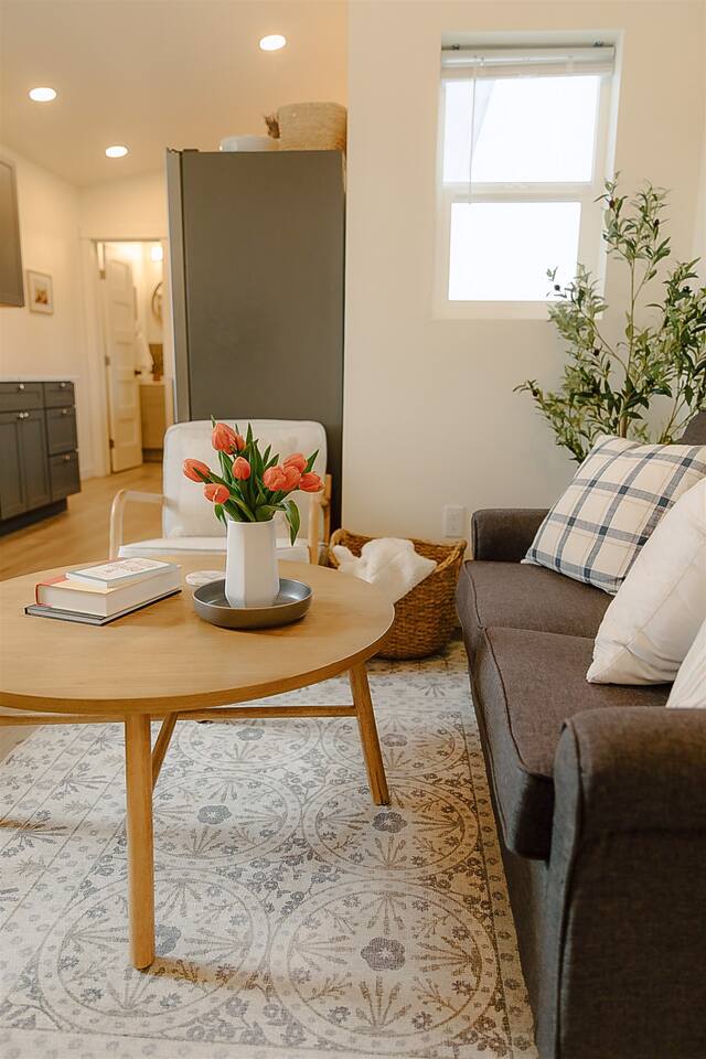 Cozy Downtown Havens - 3