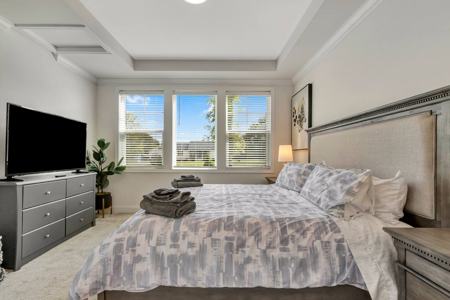 Steady Waves - dog-friendly, monthly in off-season