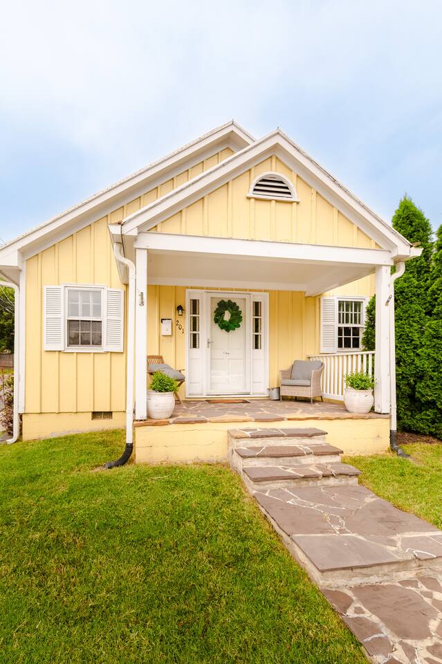 Cottage on King Charming Historic Leesburg Home