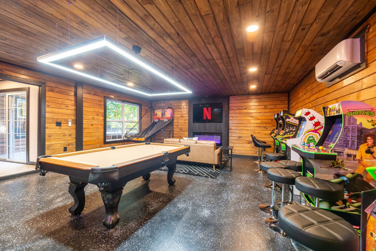 Epic Family Getaway! Mini Golf! Arcade & Theater!