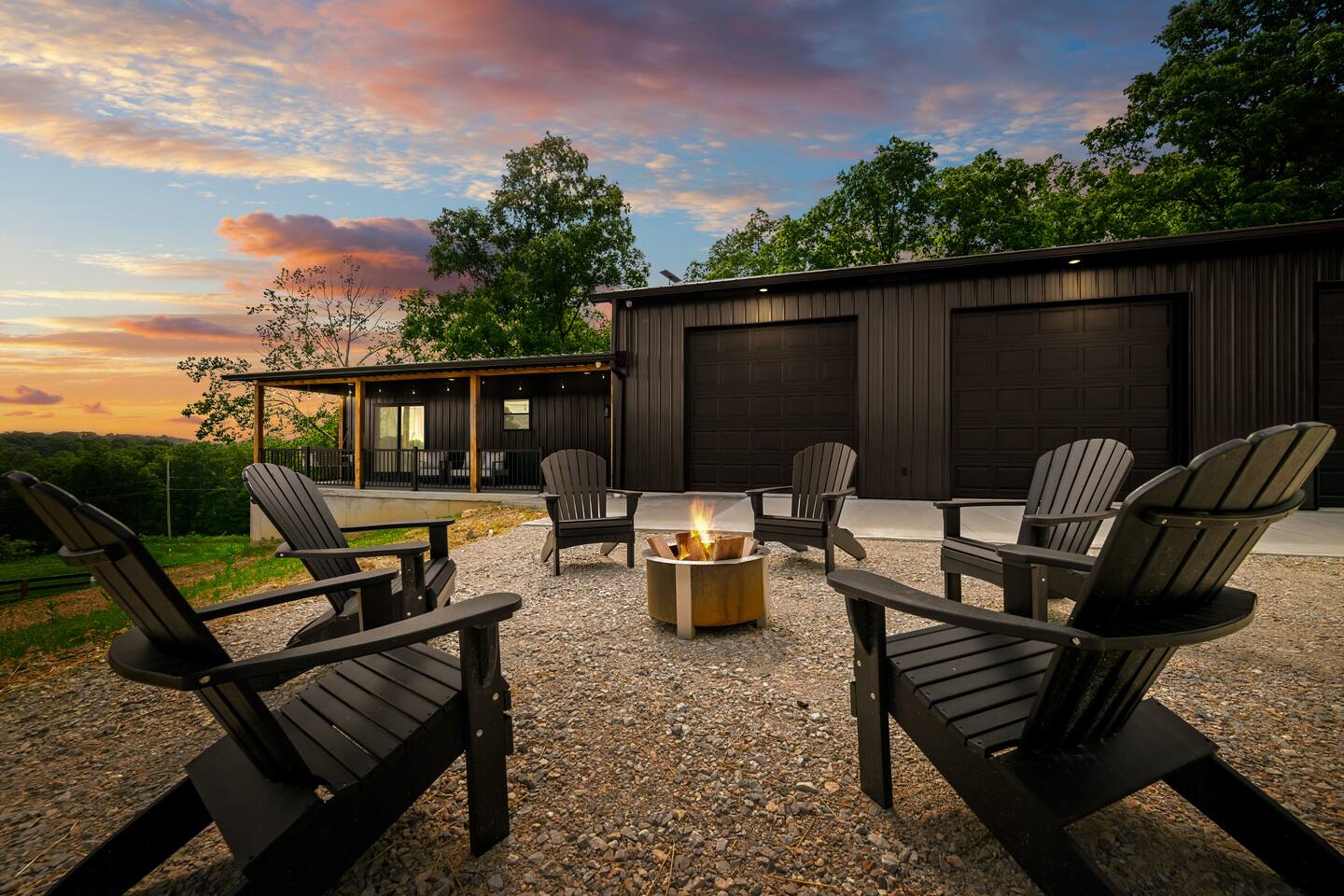 3BR/3BA Peaceful Retreat - Fire pit & Game room