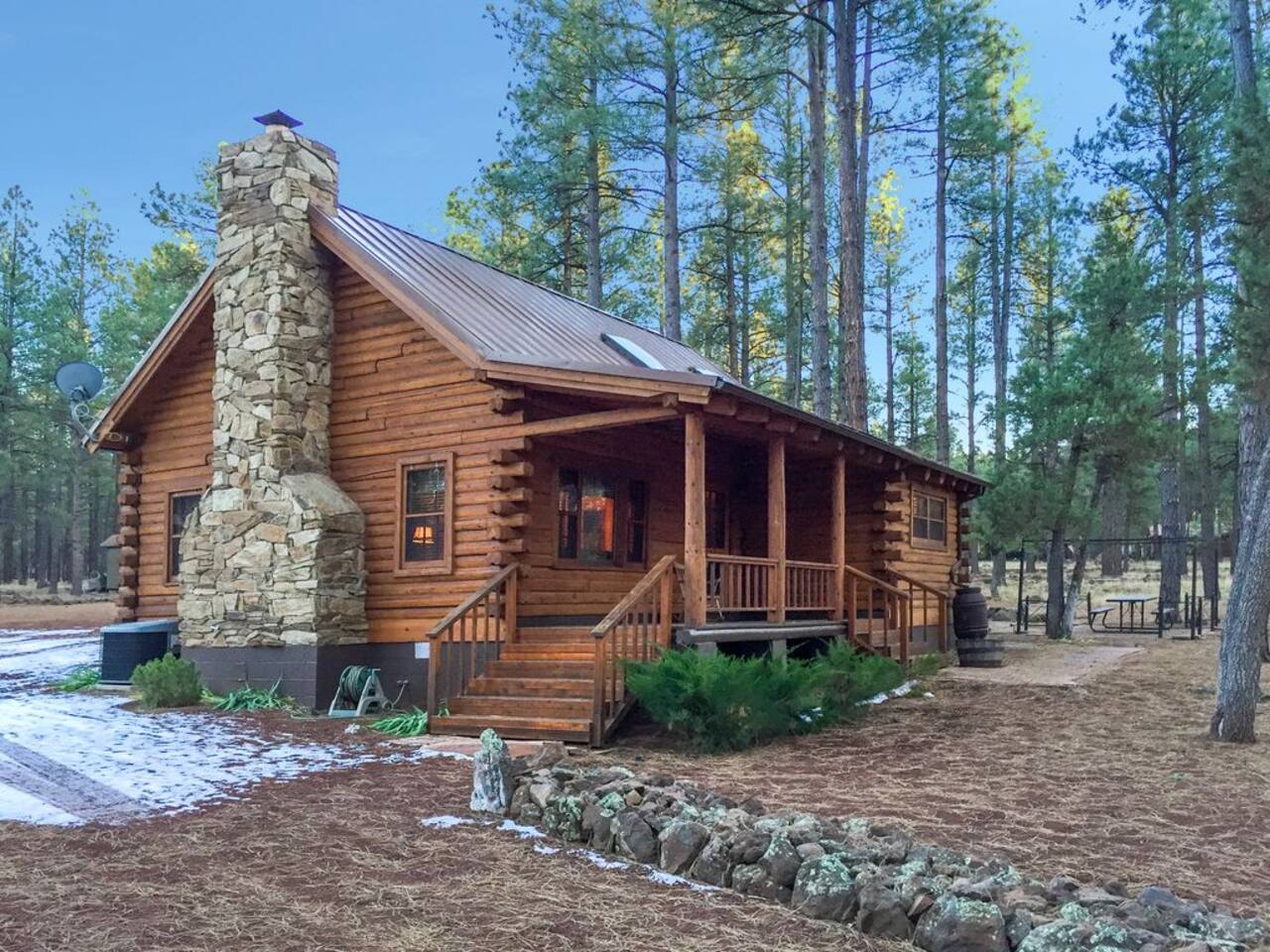 Ponderosa retreat! 2 cabins, 3 acres sleeps 13!