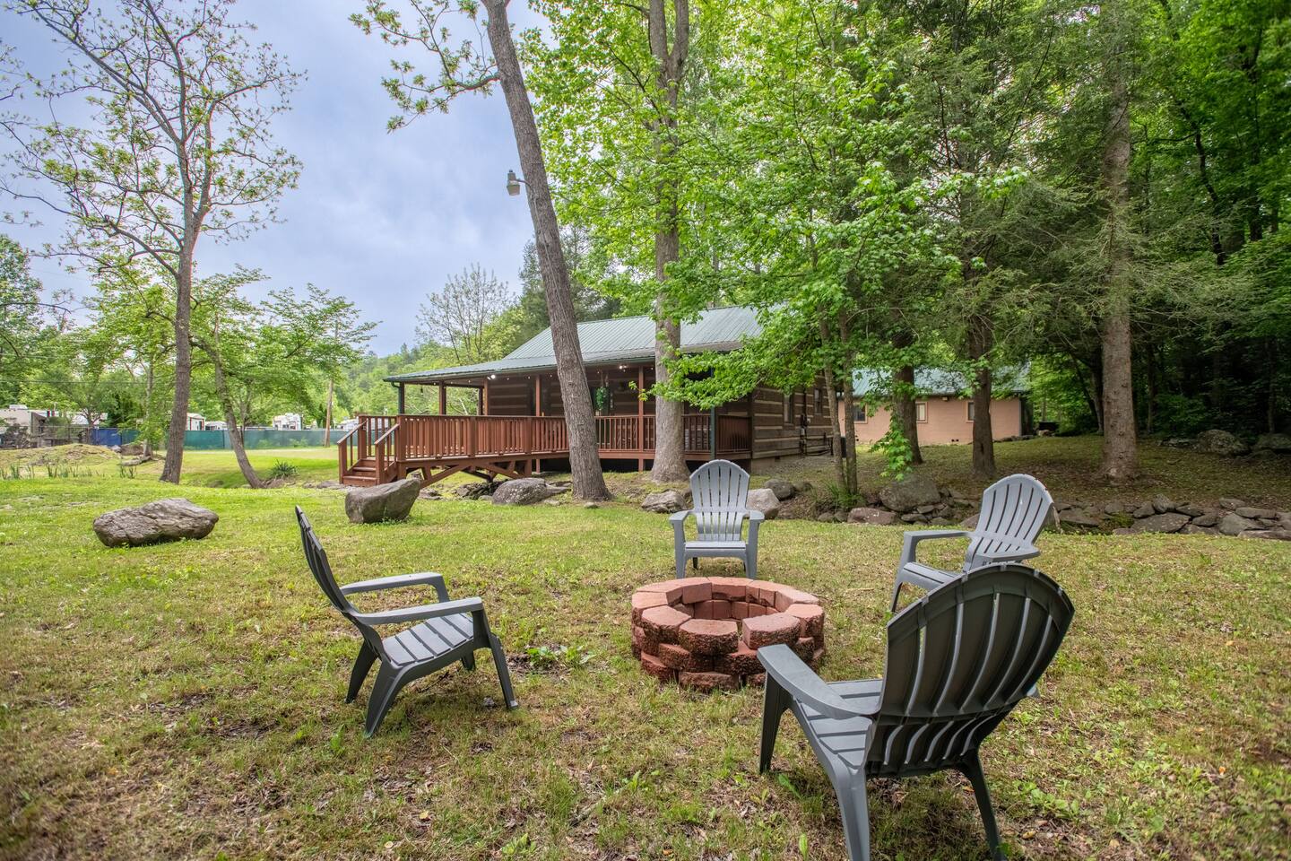 Luxury Cabin*Hot tub*Fire pit*King beds*Stream