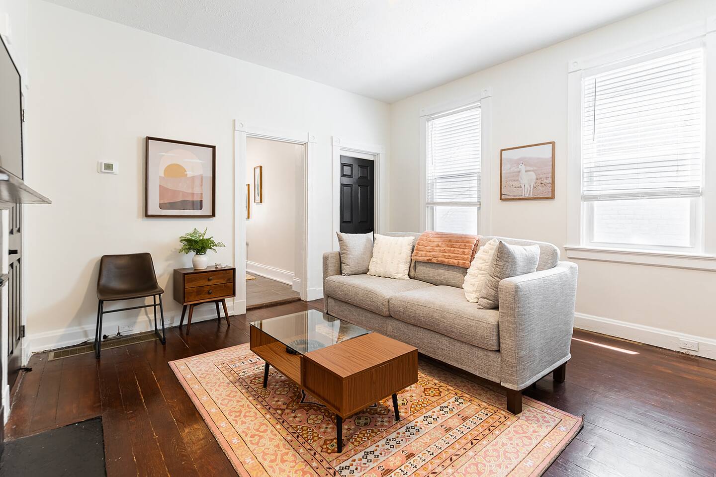 Modern Walkable Cozy Apartment!