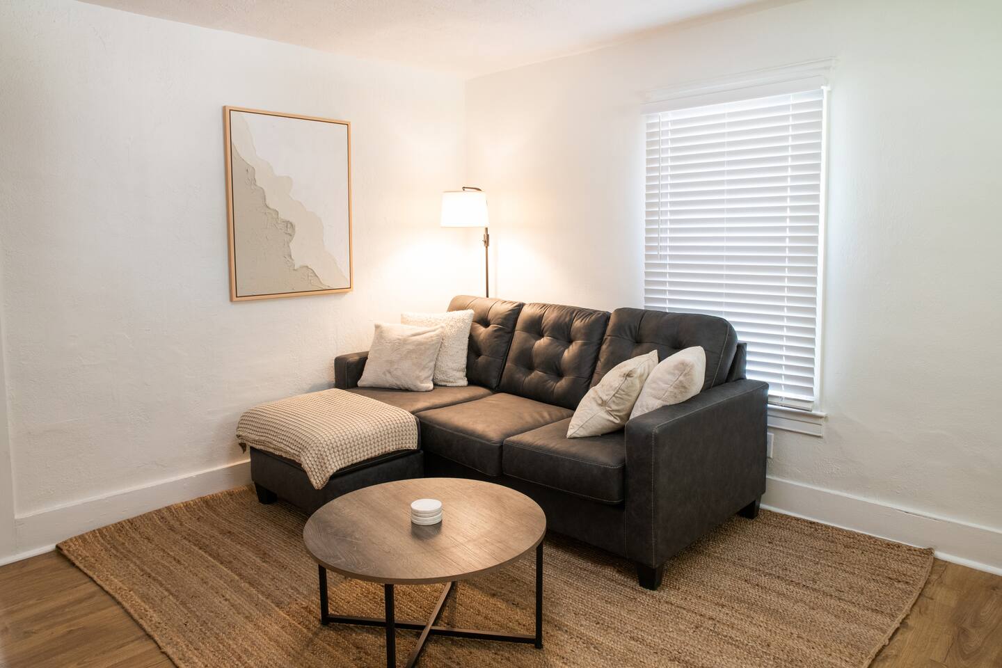 Homey 2 BD in Best St for Professional Travelers!