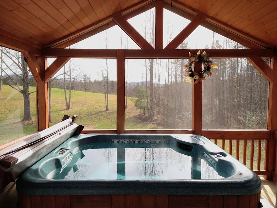 Brown Bear Cabin~Jacuzzi~Vineyards & Orchards near