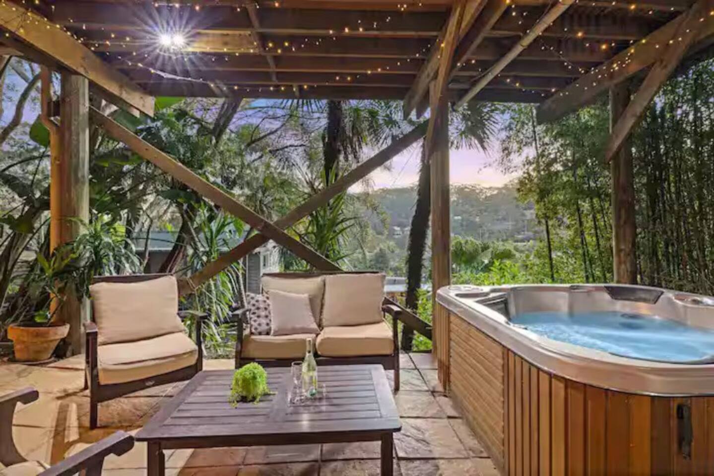 Avoca Beach House • Hot Tub • BBQ • Air-Con • WiFI