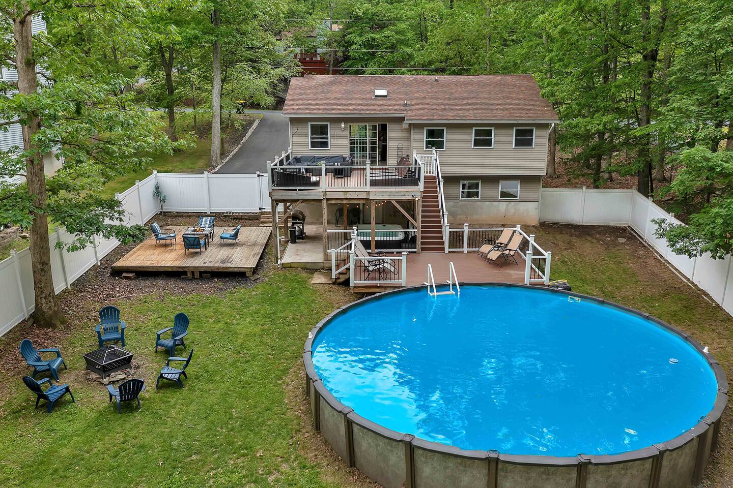 Spacious 4BR Escape Pool, Hot tub, Sauna & Game Room