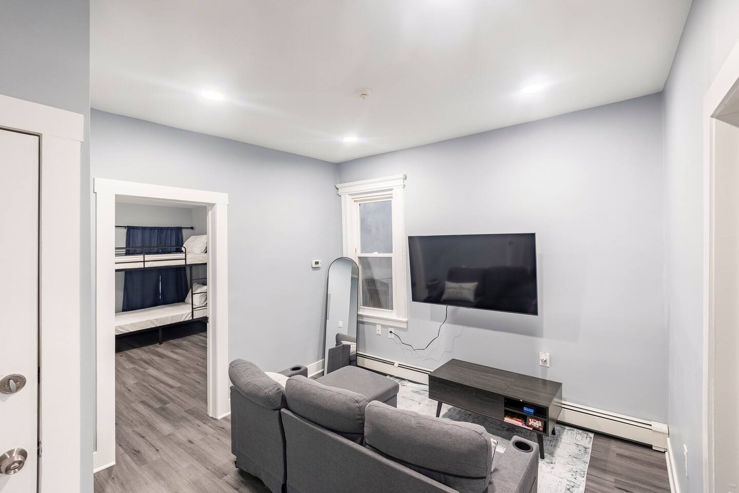 NYC View Apt for 8: Affordable Midtown
