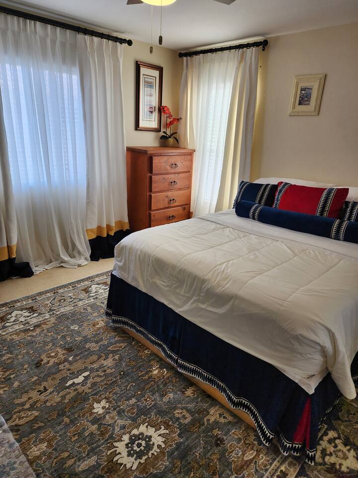 Clean/Cozy Upstair Nautical Room