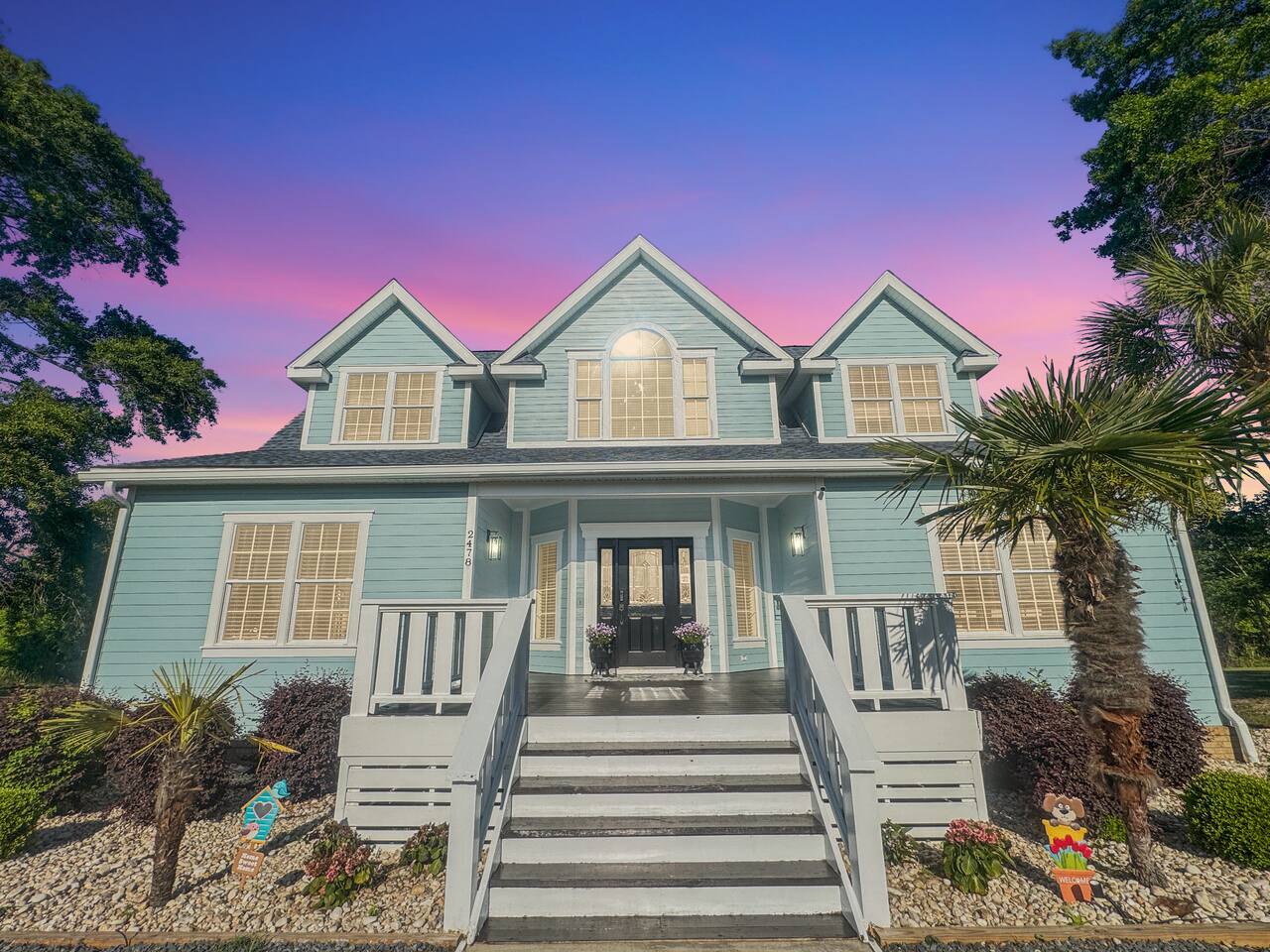 Farmhouse Near the Shore with Hot Tub