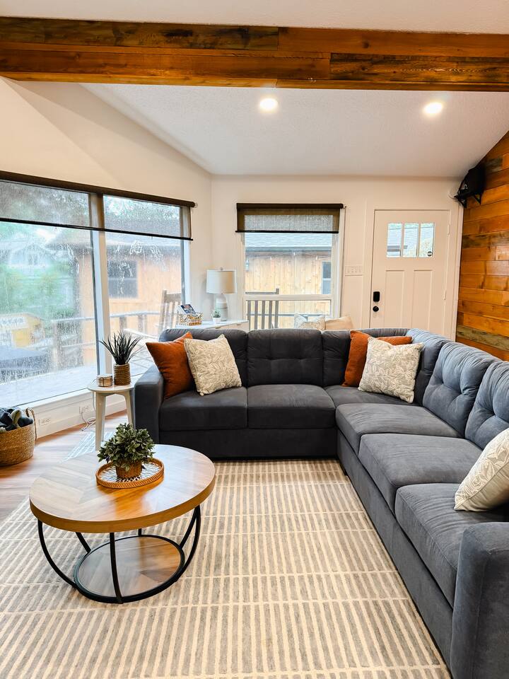 Enchanted Oaks • Waterfront | Hot Tub | Kayaks - Holiday Home