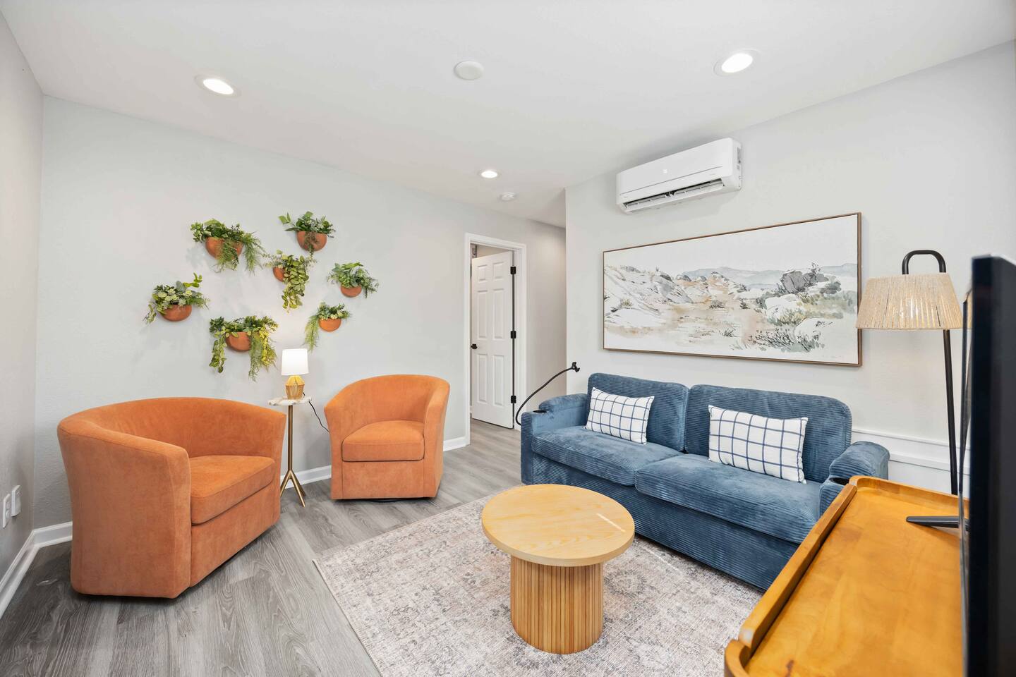 Prime Heights Location • Central & Cozy! - Apartment