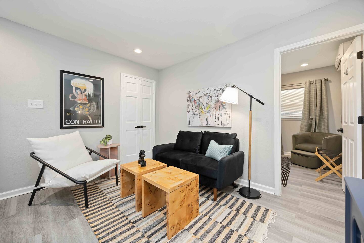 Steps from the Best of the Heights-Modern Comfort! - Apartment