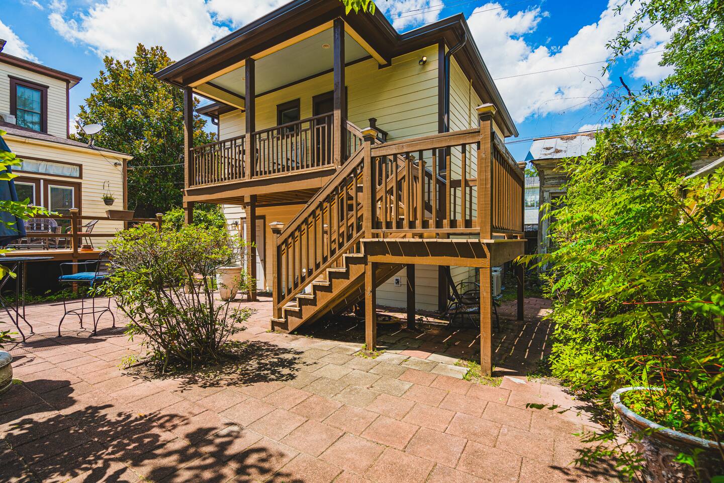 Victorian Modern Room in Carriage House - Unit A - Double Room