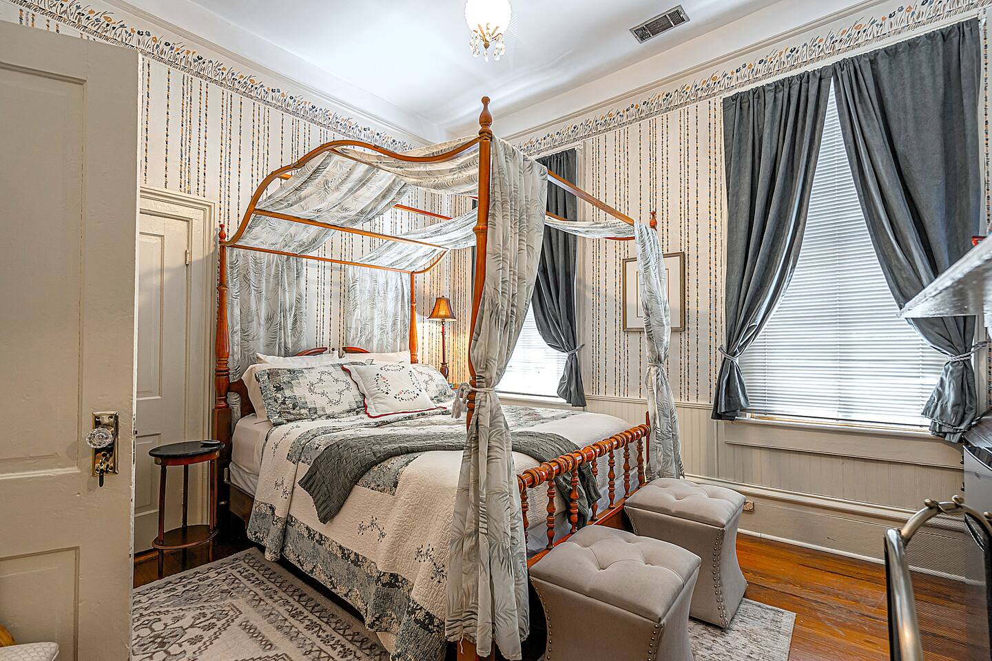 Camellia Room_Victorian_with Private Bathroom - Holiday Home