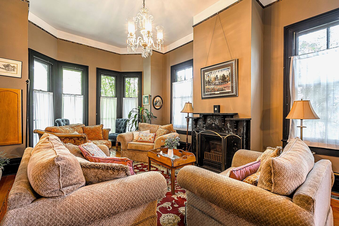 Parlor Room_Victorian_Private Entrance, Bathroom - Holiday Home