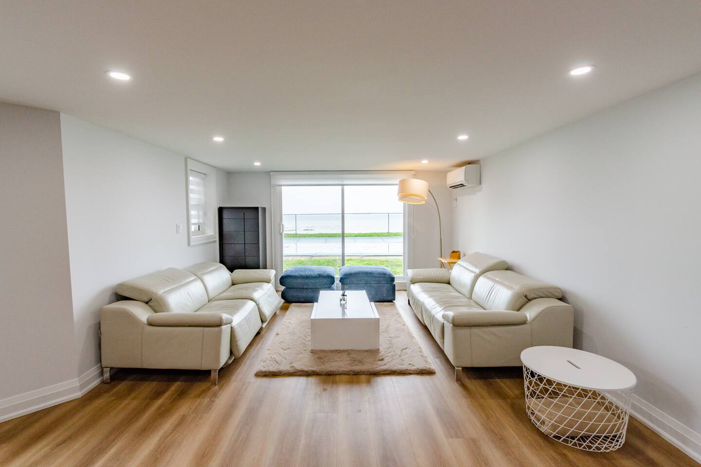 Lake House with Pool and Stunning Lake Views