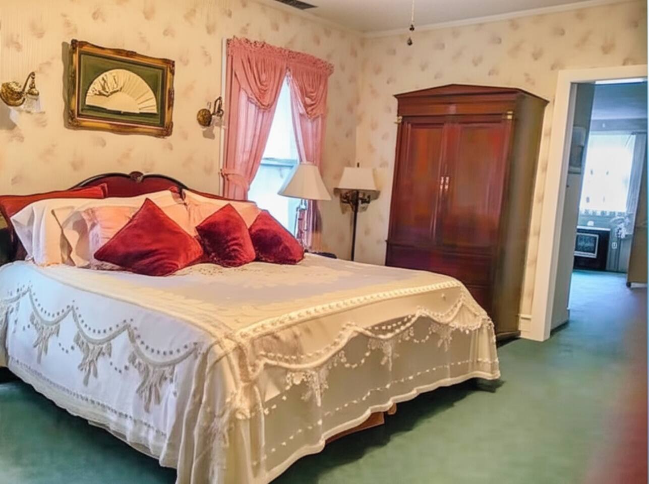 Romantic King Suite with Forest View Porch