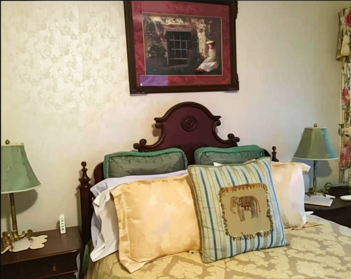 Poconos Escape | Fireplace | Sleeps 6