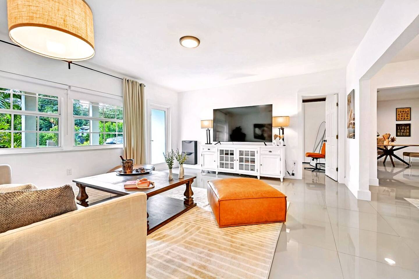 Cozy 4 BR Home |Prime Location - Holiday Home