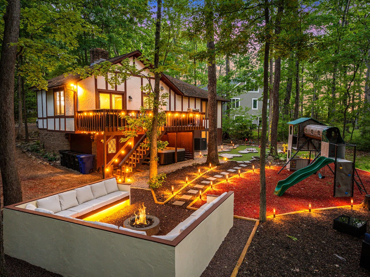 The Hidden Gem | Speakeasy, Karaoke, Hot Tub, Golf