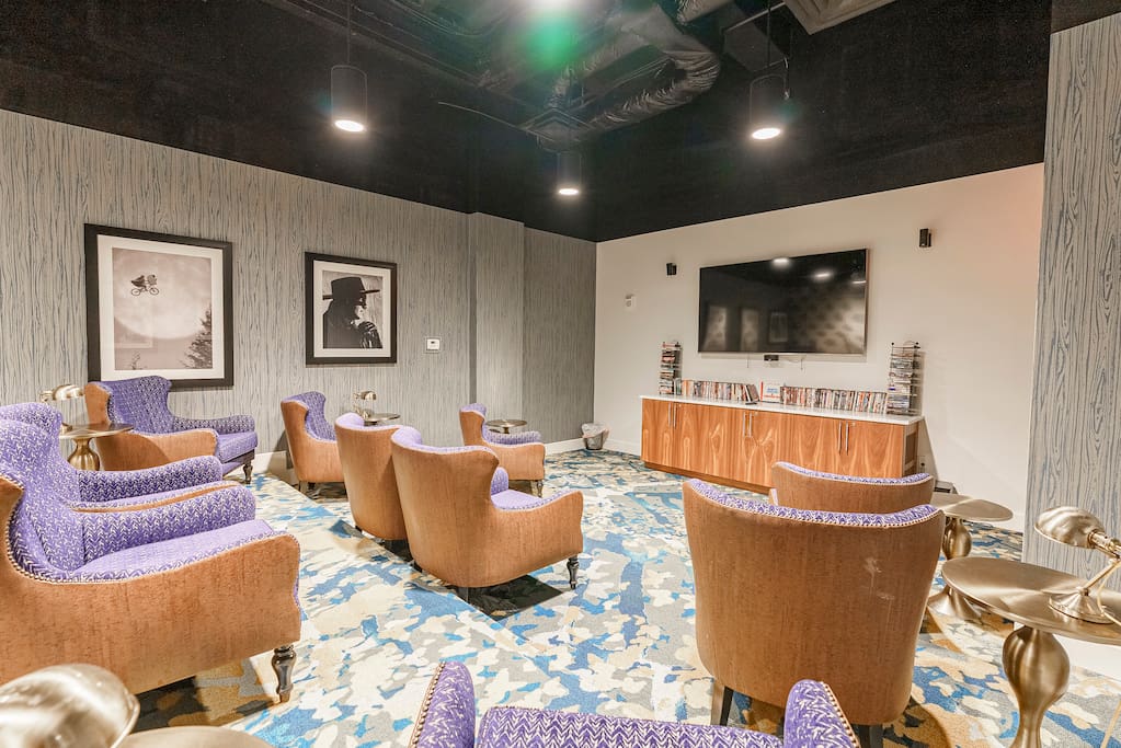 Modern Loft in the Heart of Downtown Cincy !