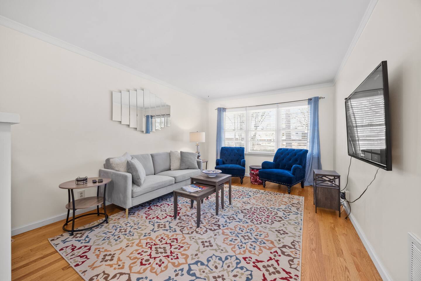 Cozy Ranch Near Downtown Large Fenced yard