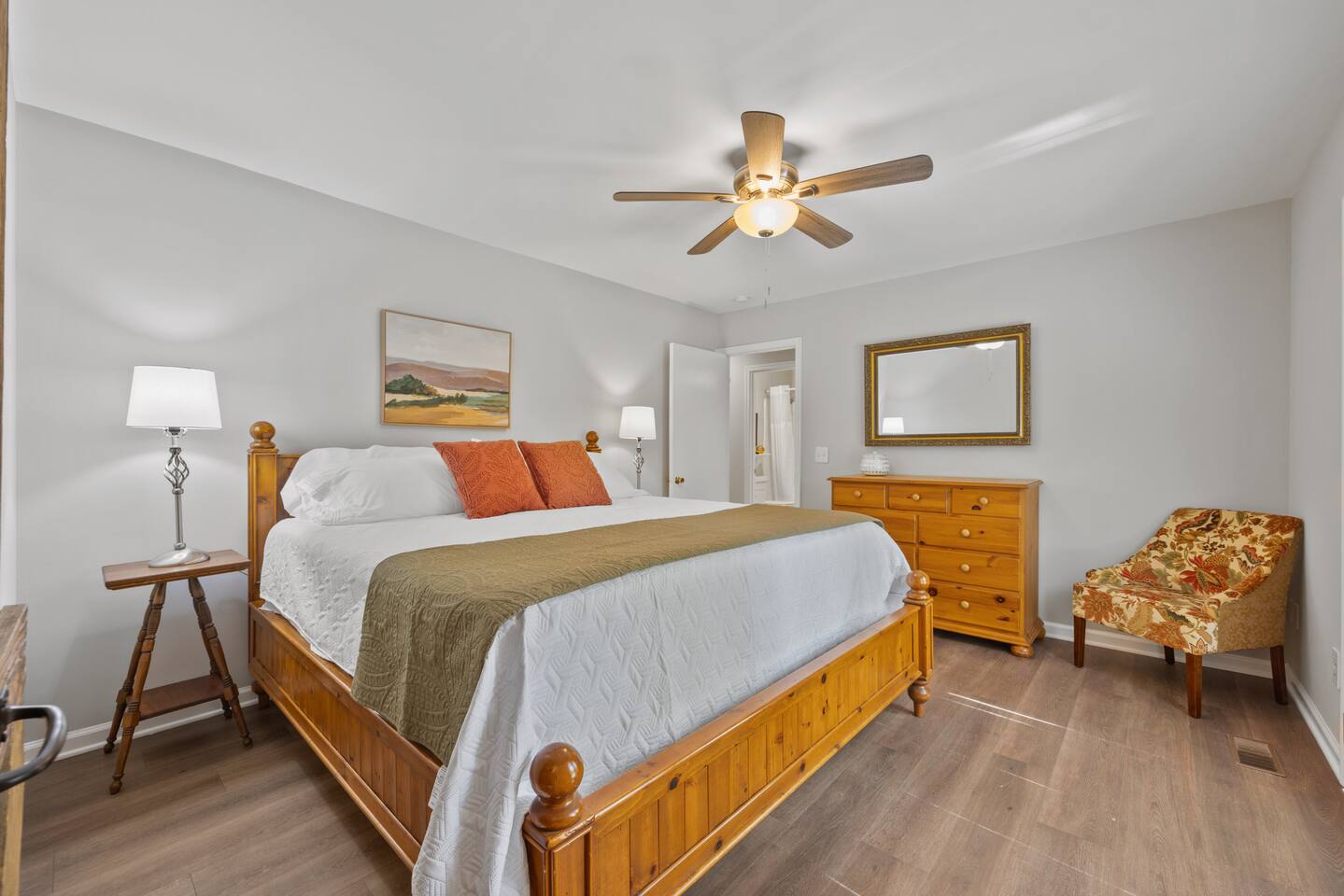 Cozy Sawmill Cottage King Bed Large Private Yard