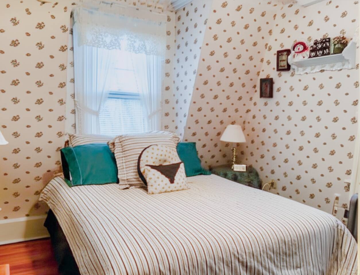 Vintage Charm Meets Modern Comfort