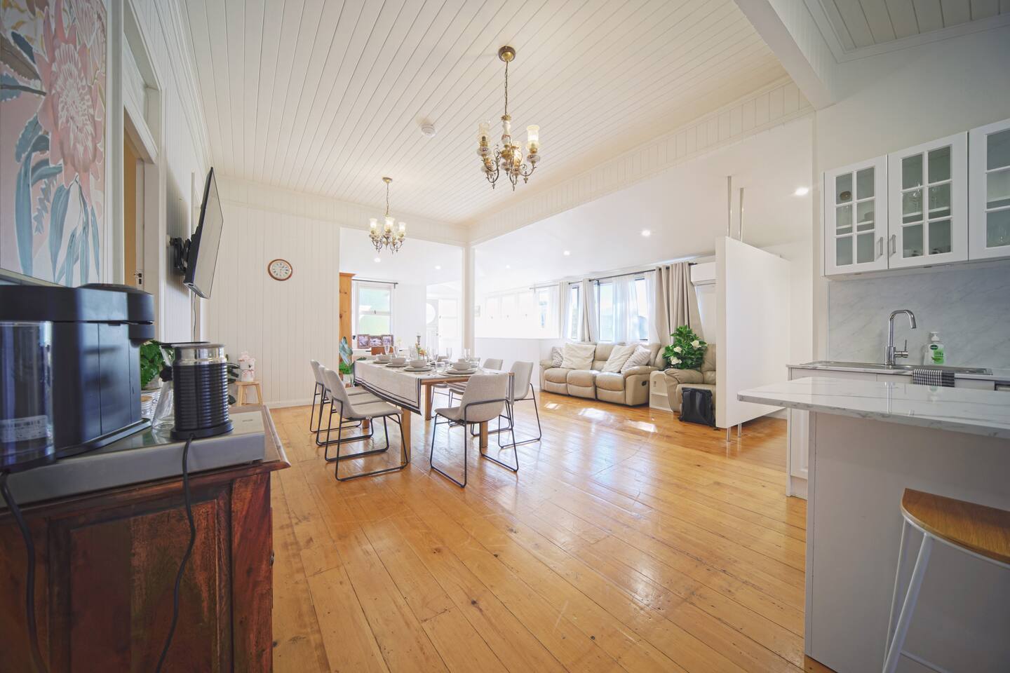 Cozy Movie-Ready Qlder|Family Stay|Walk 2 Hospital