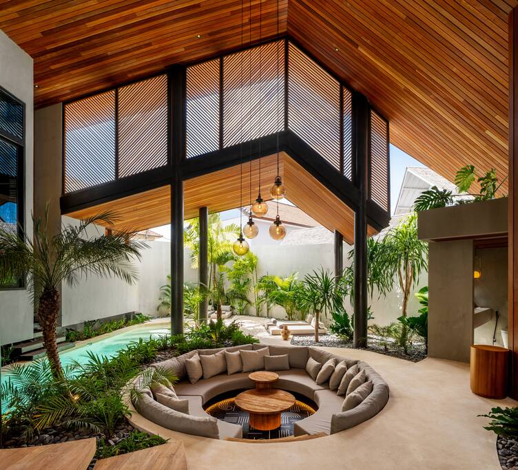 Unique Stylish 12BR Complex: 4x3BR Villa in Canggu
