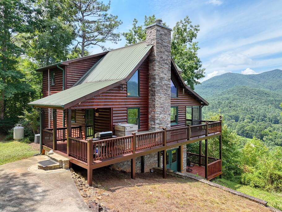 Secluded Mountain-Top Cabin 15 miles to Helen, GA