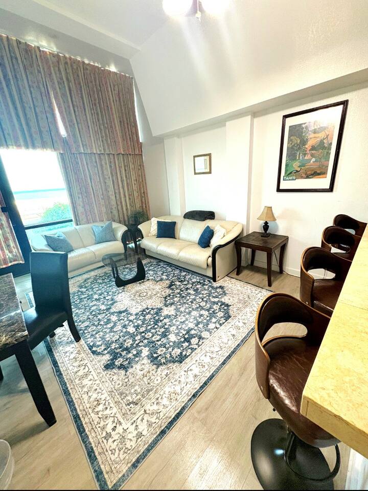 Direct beach access 1st Floor walkout w/kitchen