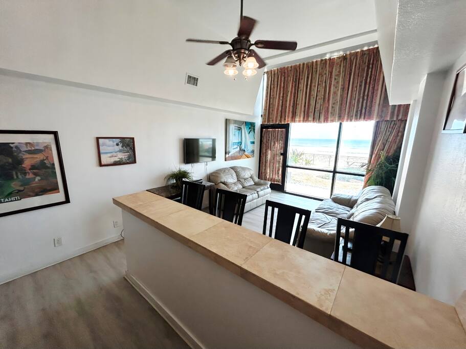 Direct beach access 1st Floor walkout w/kitchen