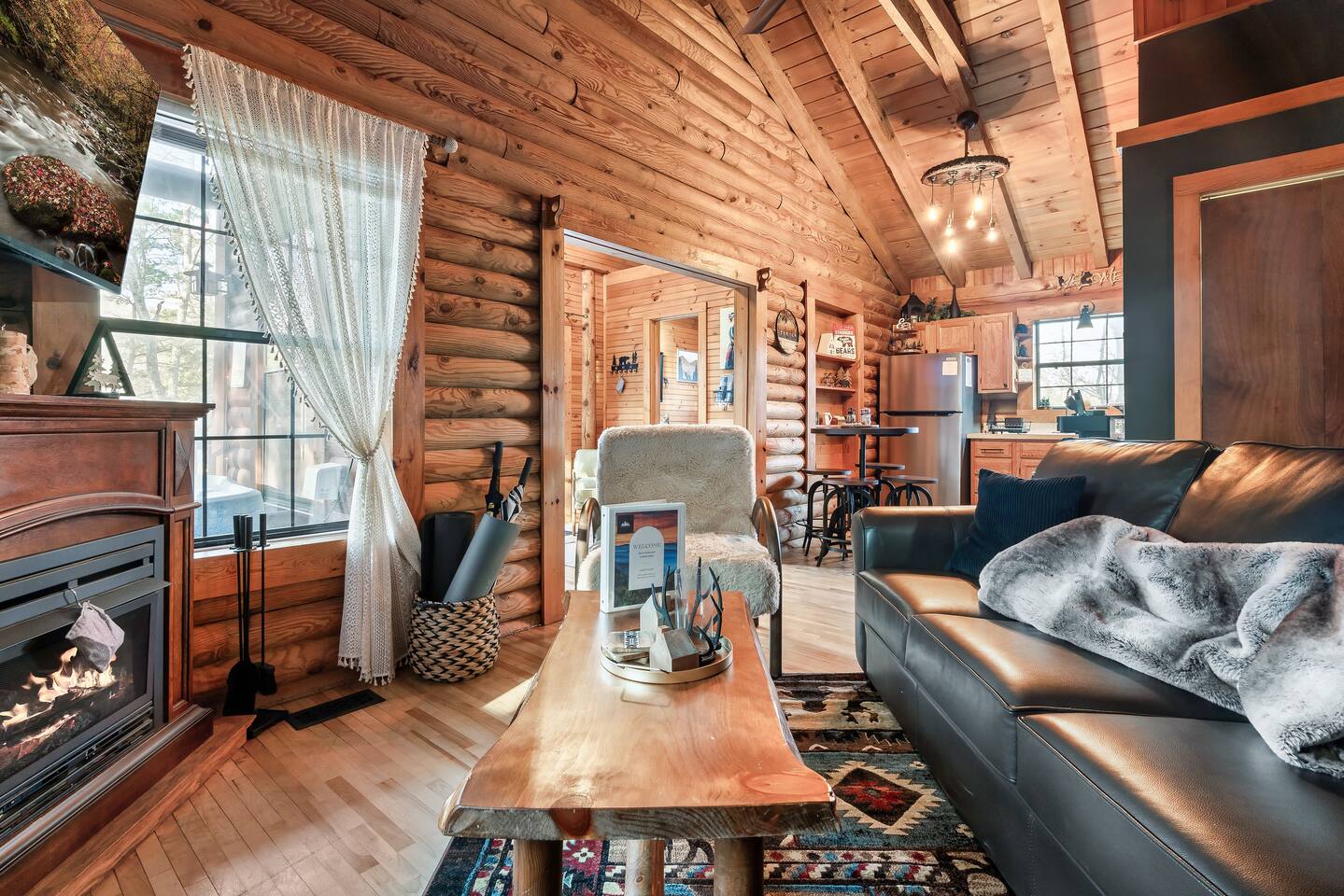 Relax Recharge in Romantic Secluded Hot Tub Cabin