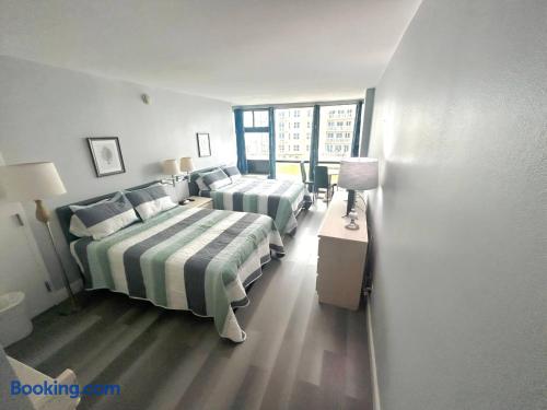 Oceanview Studio w/kitchen, pool, tiki bar