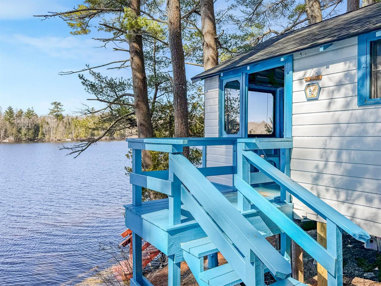 Lakefront Lighthouse Tiny Cabin @ Getogether Stays