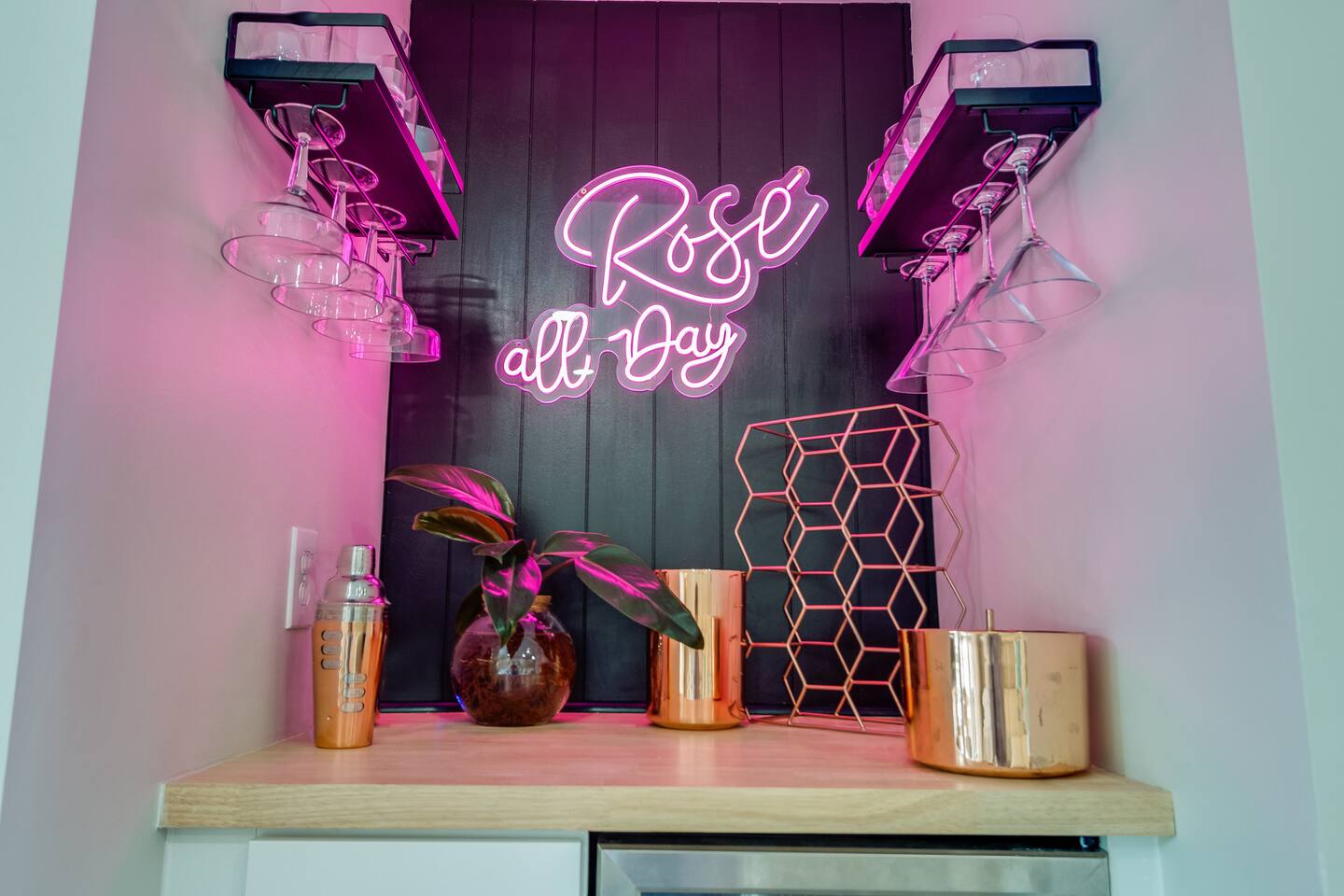 Rose All Day Chalet-can rent monthly in off-season