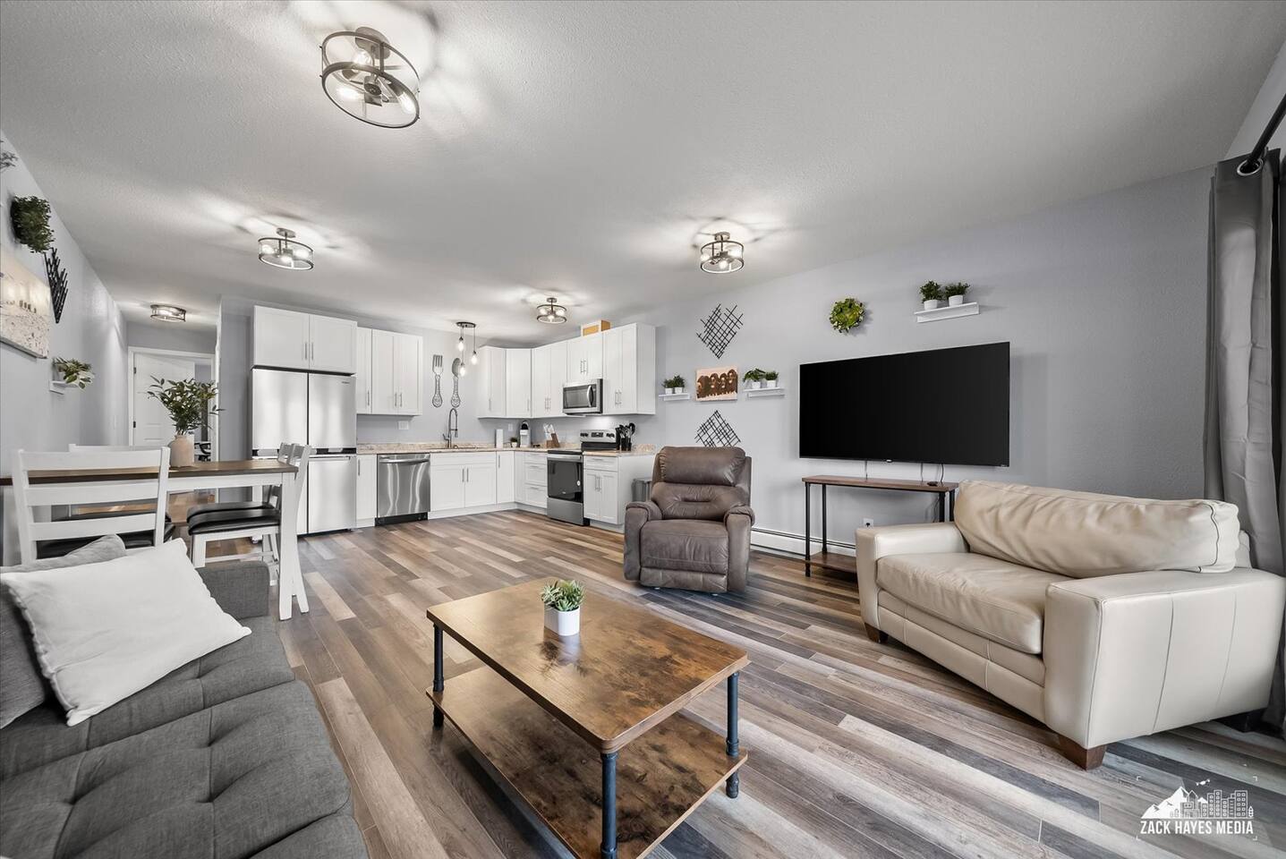 Alaskan Musk Ox Mews (1)