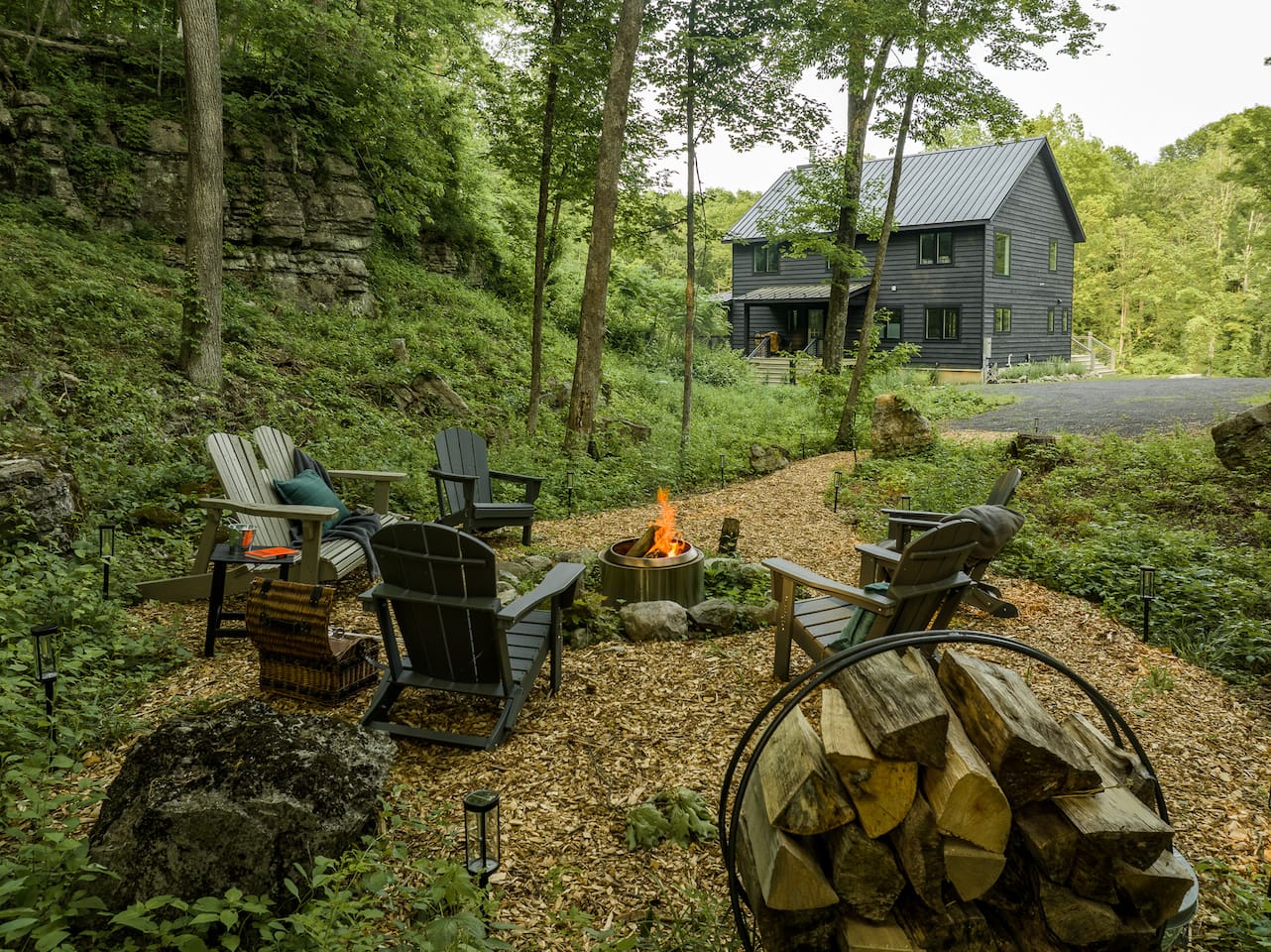 Mountain Rock: Privacy, BBQ, Firepit, Game Room