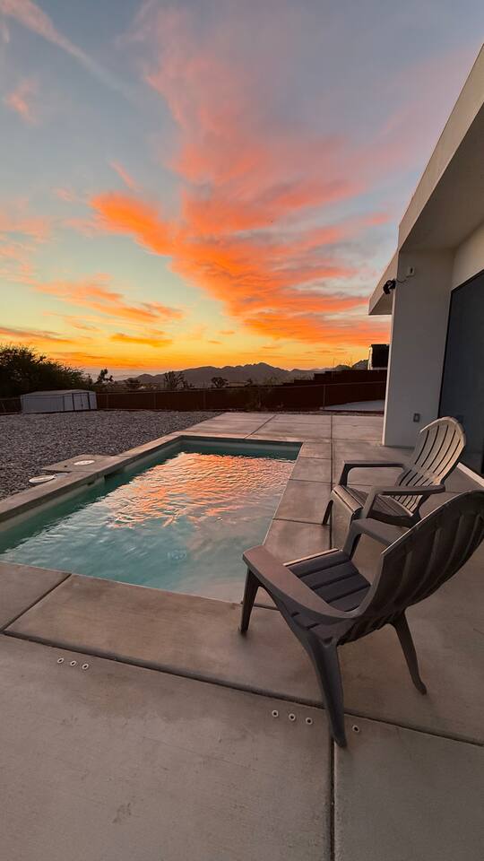 The Mirage Joshua Tree Sleeps 12 Desert Retreat