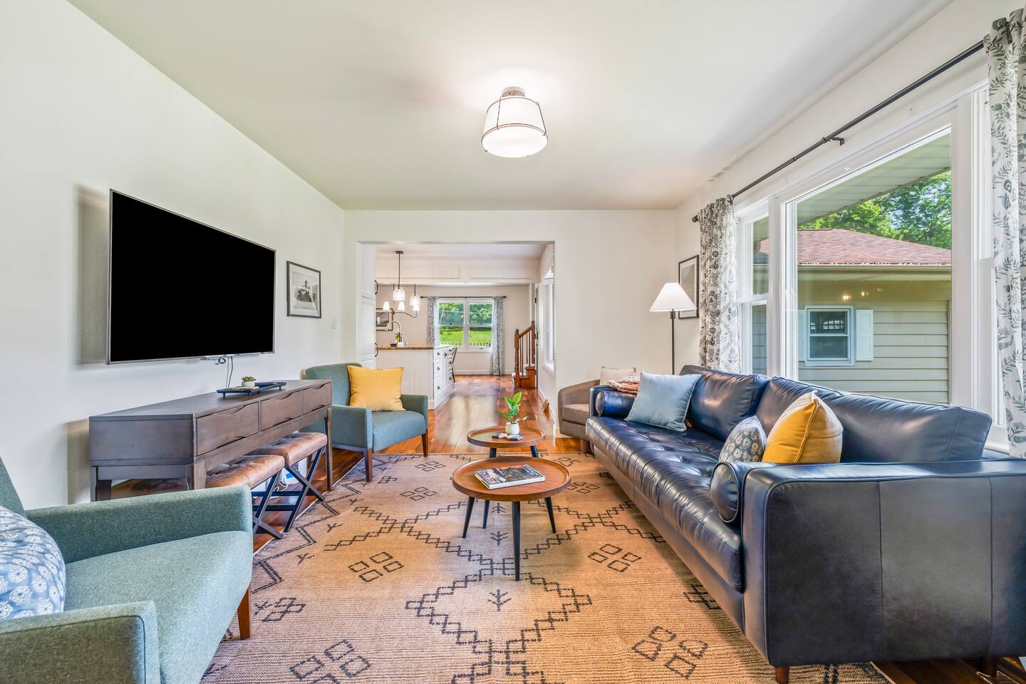 Fall Getaway – Family-Friendly Home Near Downtown