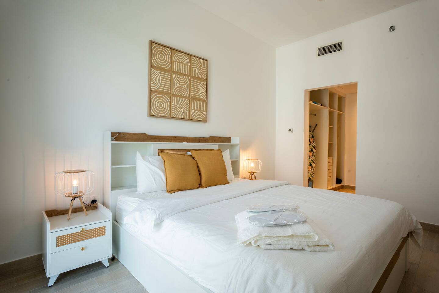 3BR+Maid on Yas | SeaWorld View | Modern Stay