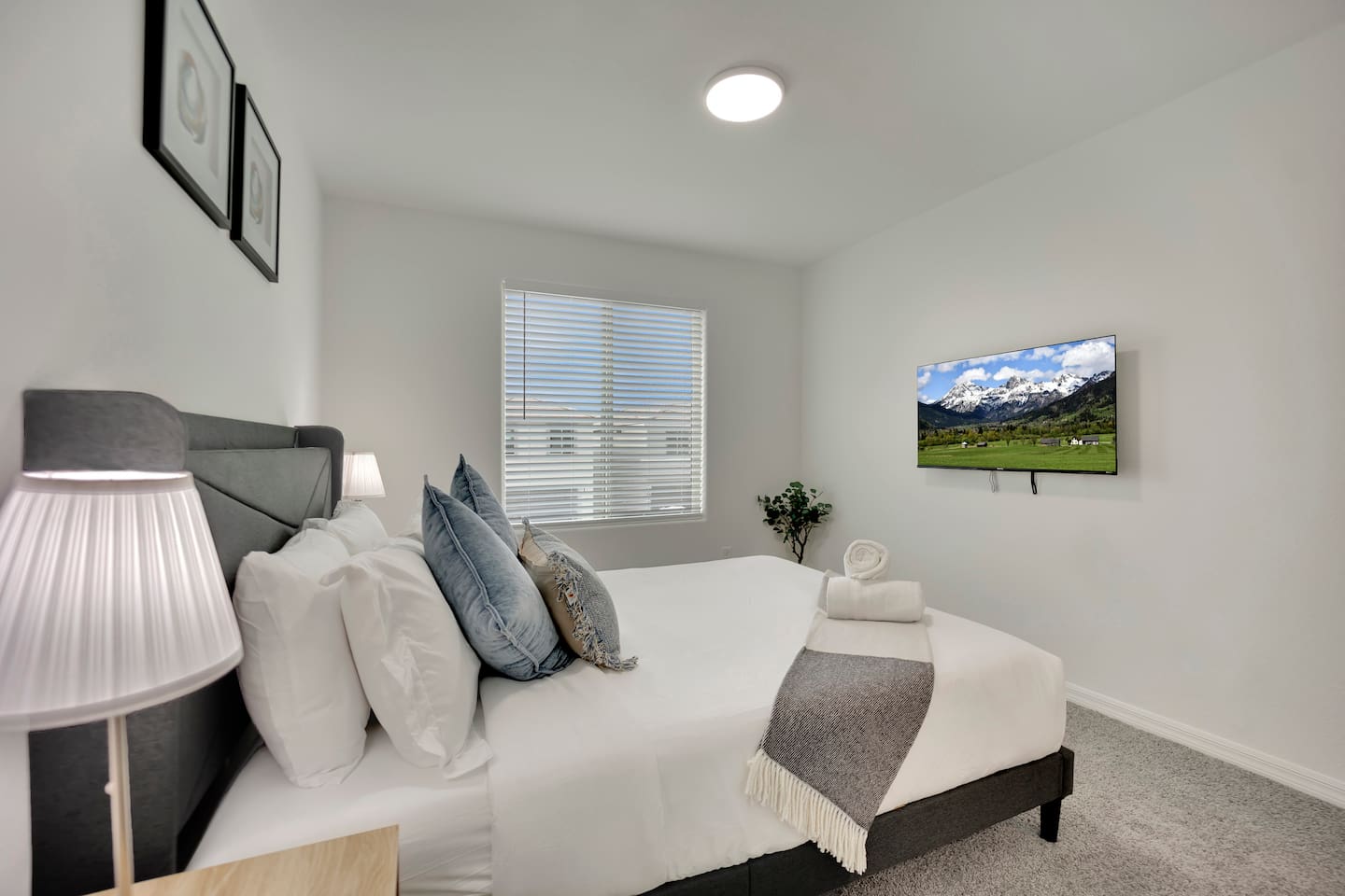 Sweet 2BR Suite｜FiberWiFi｜Near Strip｜TV in all Rms