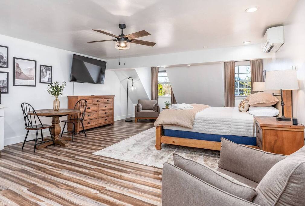 Plush Heaven, Steps from Yosemite Adventures