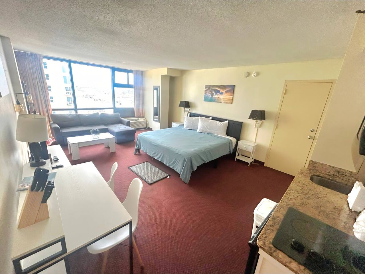 Daytona Oceanview King Studio w/pool, tiki bar