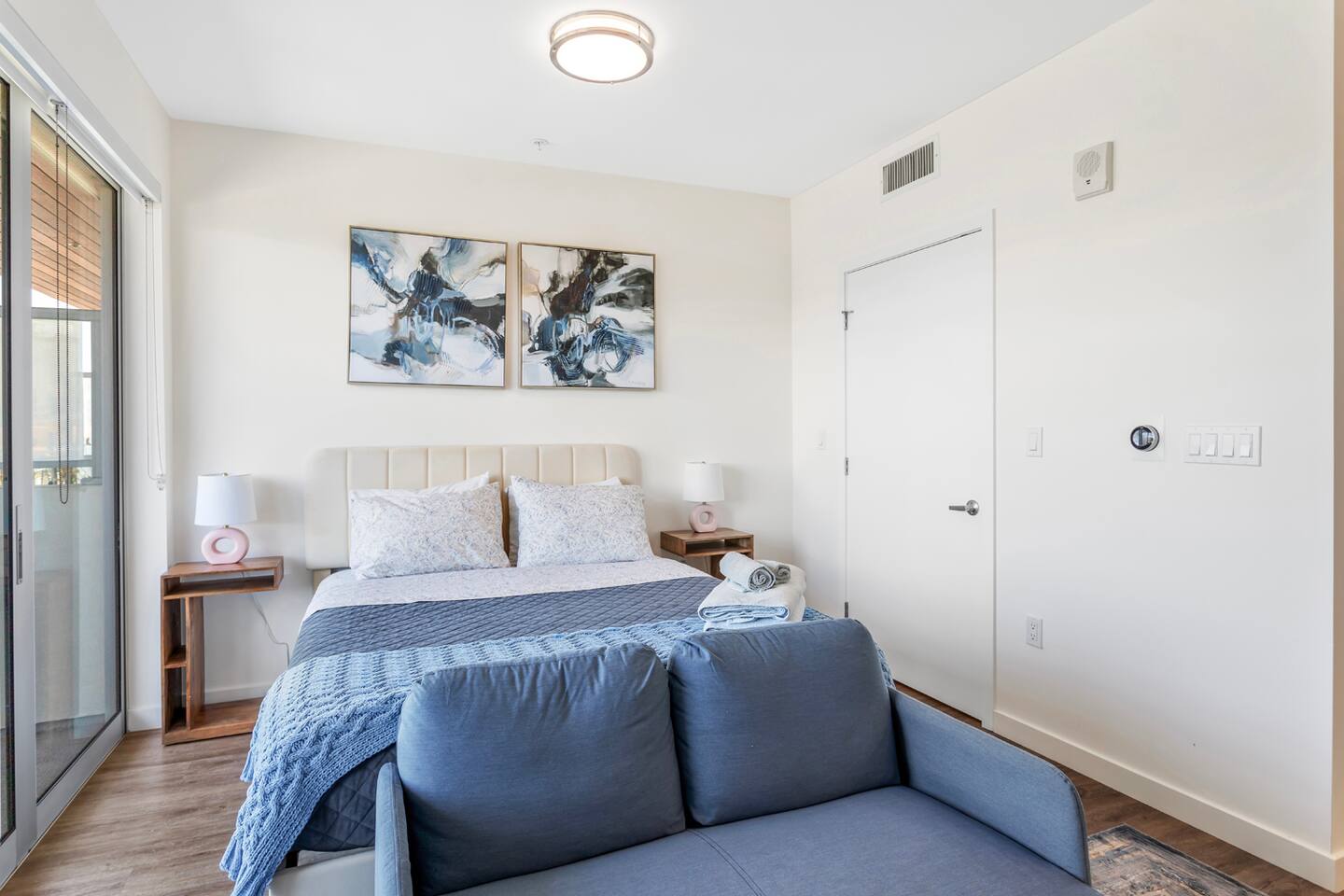 Outstanding Modern Apartment with Swimming pool