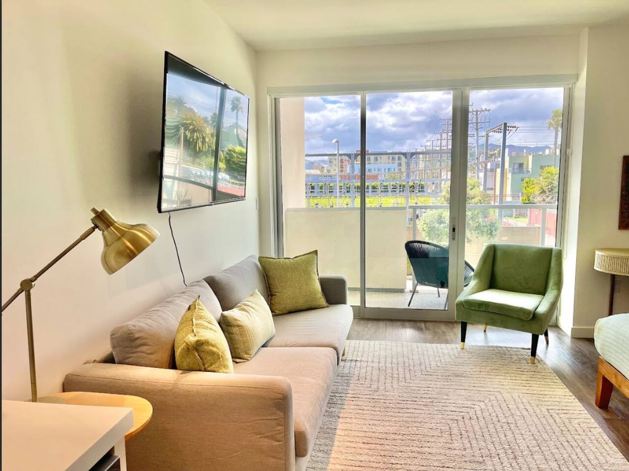 Stylish Studio with Pool in heart of Santa Monica